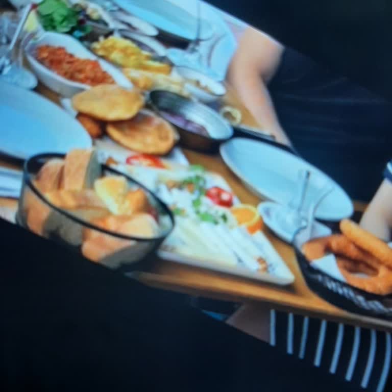 Festival Cafe Kahvaltı Porsiyonları Ve Hizmet Kalitesi Tam Bir Hayal Kırıklığı