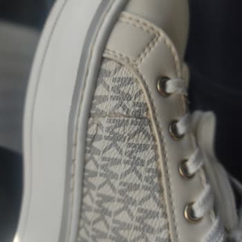 Sibel Oksaybaş'tan Aldığım Ayakkabı Kısa Sürede Yırtıldı