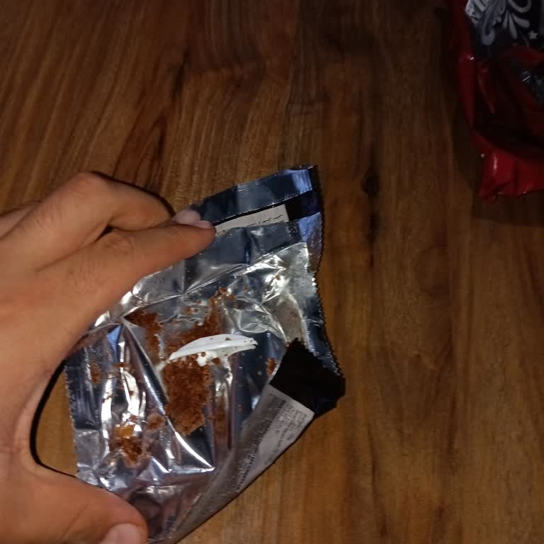 Aldığım Kekin İçinden Plastik Parça Çıktı, Sağlığım Tehlikeye Girdi