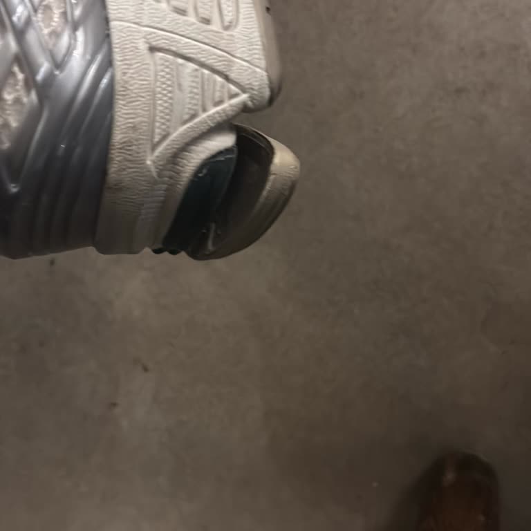 Yeni Alınan Ayakkabıda Kısa Sürede Taban Açılması Hayal Kırıklığı Yarattı