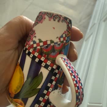 Elde Yıkamama Rağmen Fincanlardaki Desenler Soyuldu