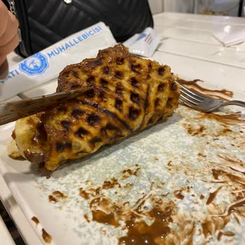 Yanık Waffle, Kirli Çay Kaşığı Ve İlgisiz Hizmet!