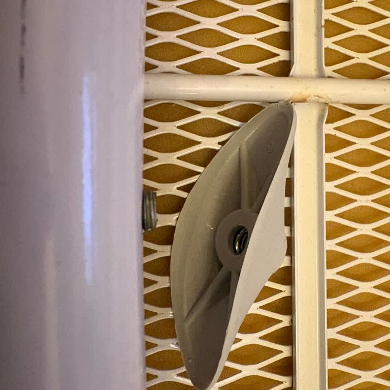 Ütü Masası Vidasi Yerinden Çıktı, Destek Bekliyoruz