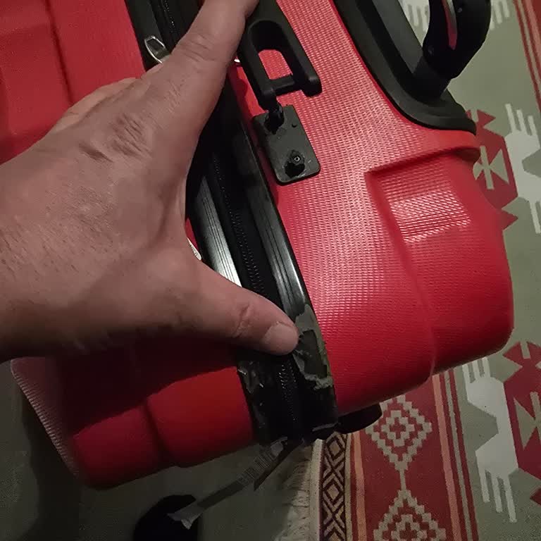 Sunexpress Uçuşunda Valiz Hasarı Ve Antalya Havalimanı'nda İlgisizlik