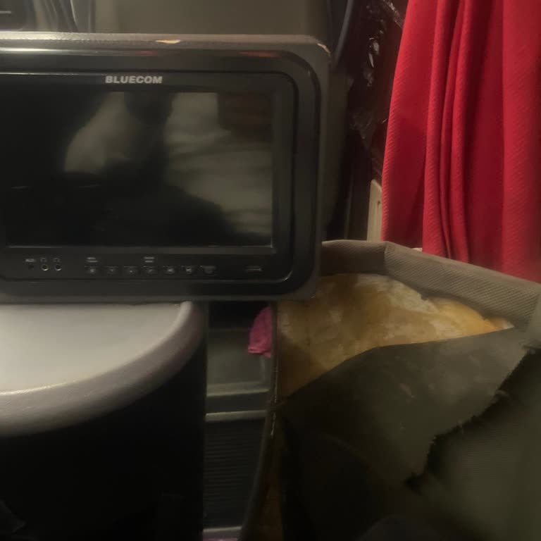 Eski Ve Pis Otobüste Kötü Hizmet Deneyimi