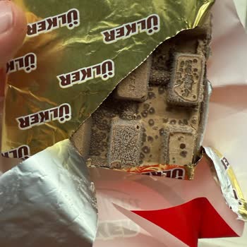Son Kullanma Tarihi Geçmemiş Ülker Kare Çikolatalar Bozuk Çıktı!