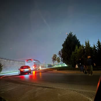 Otobüs Annemi Otogar Yerine Karanlık Yol Kenarında İndirdi, Güvenlik Mağduriyeti Yaşandı