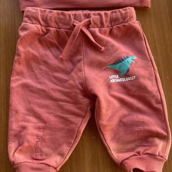 Bebek Eşofman Takımında Renk Atması Ve İlgisiz Mağaza Yaklaşımı