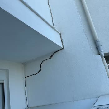 Bina Kayması Nedeniyle Can Güvenliği Tehlikede: Acil İnceleme Talebi