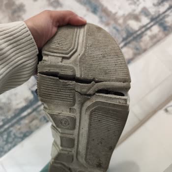 Kısa Sürede Yırtılan Ayakkabılar Nedeniyle Mağduriyet Yaşıyorum