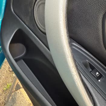 BMW 4.18 Grand Coupe'de Kapı İçi Döşemelerde Kronik Erime Ve Dökülme Sorunu