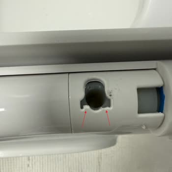 Klozet Kapağı Tırnakları Kırıldı Müşteri Hizmetleri Tasarım Hatasını Kabul Etmiyor