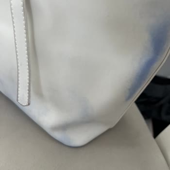 Beyaz Omuz Çantasında Kalıcı Leke Sorunu Ve İade Talebimin Reddi