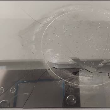 Arçelik Vitroseramik Ocak Camı İki Yıl Üst Üste Aynı Şekilde Kırıldı, Garanti Kapsamında Değişim Yapılmadı