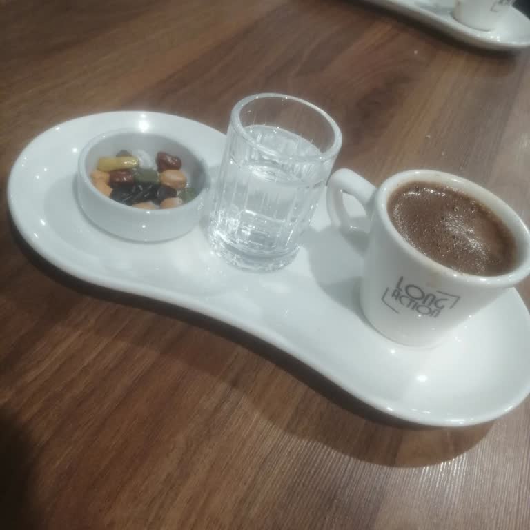 Havalimanı Kafesinde Aşırı Yüksek Fiyat Ve Düşük Kaliteli Kahve Deneyimi