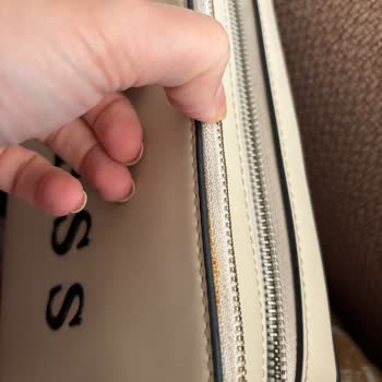 Guess Çantalar Kısa Sürede Bozuldu, Çözüm Ve İlgi Bekliyoruz