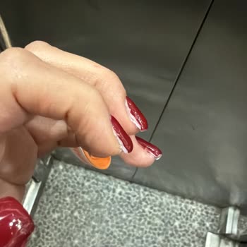 Zeyna Nail Art & Beauty'de Yaptırdığım Tırnaktan Memnun Kalmadım