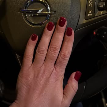 Zeyna Nail Art & Beauty'de Yaptırdığım Tırnaktan Memnun Kalmadım