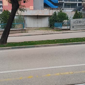 Millet Bahçesi’ne Yaya Geçişi Eksikliği Ve Artan Otopark Ücretleri Mağduriyeti