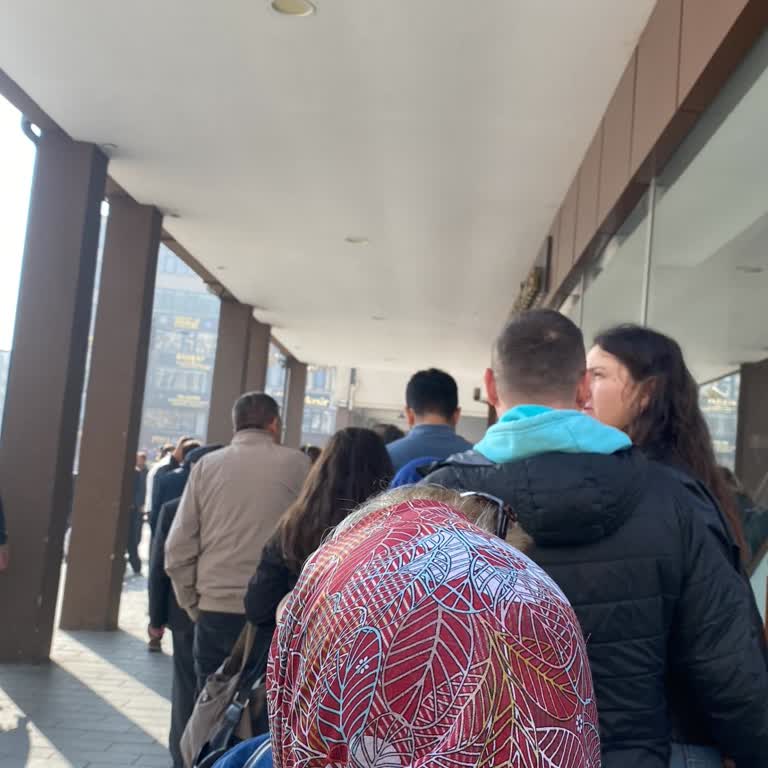 Uzun Süre Bekletilen İşlem Ve İlgisiz Personel Nedeniyle Mağduriyet