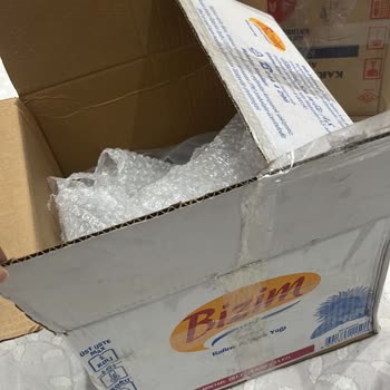 Hasarlı Ve Farklı Kutuda Gelen Kargo, Eksik Bilgilendirme Ve Gecikme