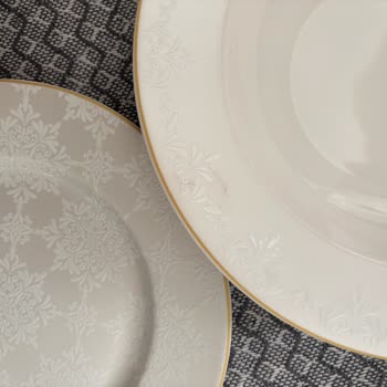 Yemek Takımındaki Kusurlu Tabaklar İçin Çözüm Bulunamıyor