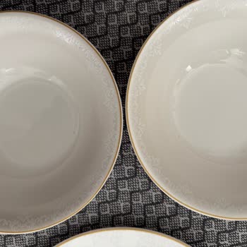 Yemek Takımındaki Kusurlu Tabaklar İçin Çözüm Bulunamıyor