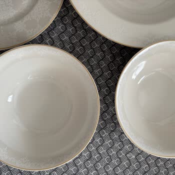 Yemek Takımındaki Kusurlu Tabaklar İçin Çözüm Bulunamıyor