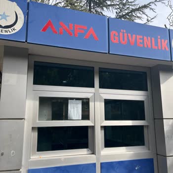 Kedi Beslemeye Haksız Engel Ve Güvenlik Personeli Sorunu