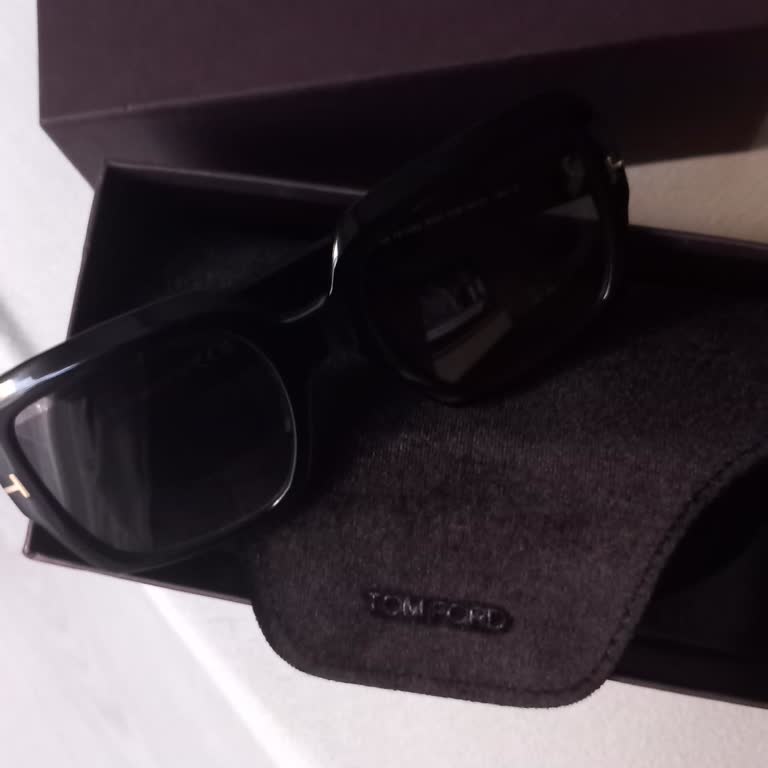 Tom Ford Gözlük İadesi Bir Aydır Yapılmıyor, Mağaza Çözüm Sunmuyor