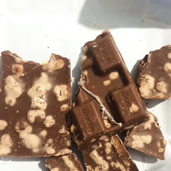 Aldığım Çikolata Kurtlanmış Ve Bozulmuş Çıktı, İade Talep Ediyorum