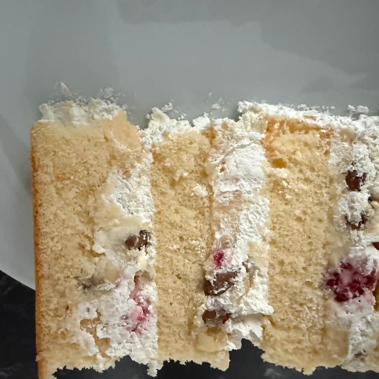 Özel Sipariş Pastada Beklentilerin Karşılanmaması Ve Kalitesiz Malzeme Kullanımı