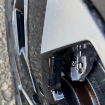Sıfır Opel Grandland’de Disklerde Pas Ve Yetersiz Çözüm Teklifi