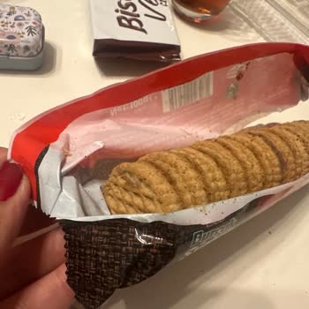 Kapalı Ambalajda Güvelenmiş Ve Böcekli Eti Burçak Ürünüyle Karşılaştım