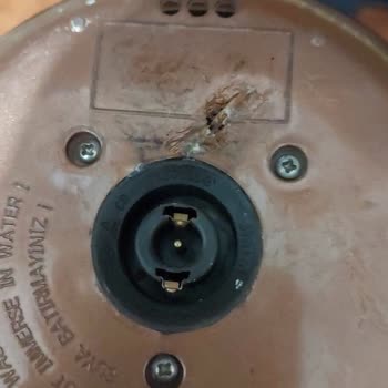 Çay Makinesi Altı Delindi, Yangın Tehlikesi Ve Uzun Servis Süresi Mağduriyeti