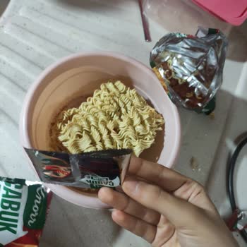 Knorr Noodle Paketinde Açık Toz Karışım Ve Kırık Ürün