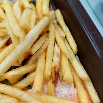 Burger King'de Hijyen Skandalı: Siparişimde Kıl Ve Bozuk Patates