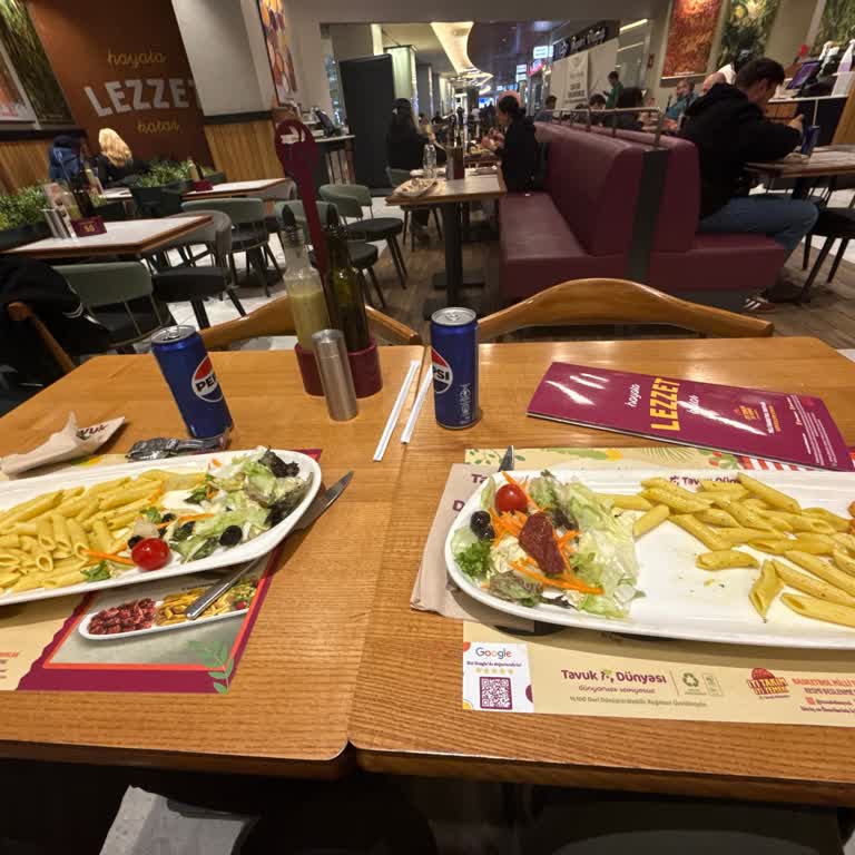 Tavuk Dünyası'nda İki Kez Soğuk Yemek Servisi Ve Mağduriyet