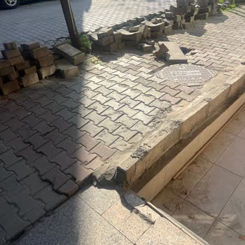 Kanalizasyon Taşkını Ve Yol Çukurları Mahallemizde Hayatı Zorlaştırıyor