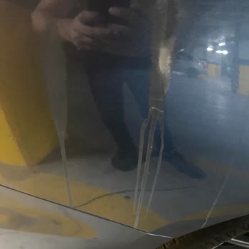 Otoparktaki Su Sızıntısı Nedeniyle Araç Boyasında Ciddi Hasar
