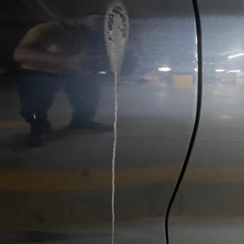 Otoparktaki Su Sızıntısı Nedeniyle Araç Boyasında Ciddi Hasar