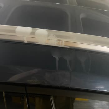 Otoparktaki Su Sızıntısı Nedeniyle Araç Boyasında Ciddi Hasar