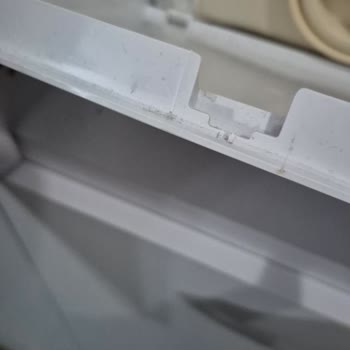 Kurutma Makinesinin Kırık Su Tankı Nedeniyle Yaşanan Sorun Ve Değişim Talebi