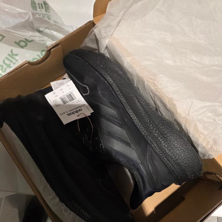 Adidas Ultraboost Ayakkabıda Kısa Sürede Taban Açılması Ve Beklenmeyen Kalite