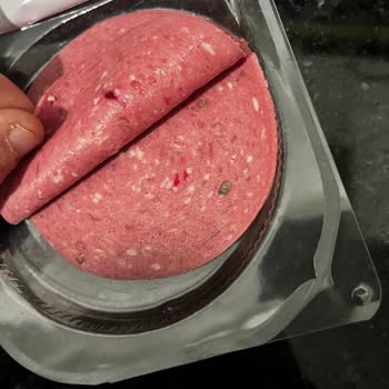 Maret Salamda Yabancı Madde Ve Sağlık Riski