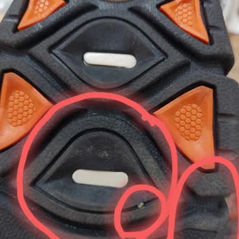 Kullanılmış Ve Hasarlı Ürün Şoku: Boyner'den Paramparça Kutuda Sandalet Geldi