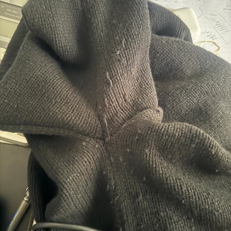 Yeni Alınan Hırkanın Bir Saatte Tüylenmesi Ve Mağaza Yaklaşımı Şaşkınlık Yarattı