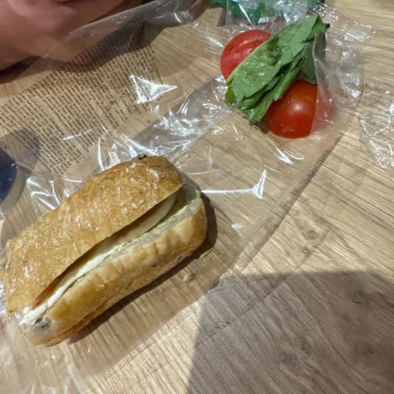 Antalya Havalimanı'nda Bayat Ekmeğe Fahiş Ücret Ödedim, İade İstiyorum