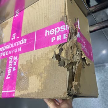 Kargo Paketim Zarar Görmüş Ve Bilgi Verilmeden Apartman Girişine Bırakılmış