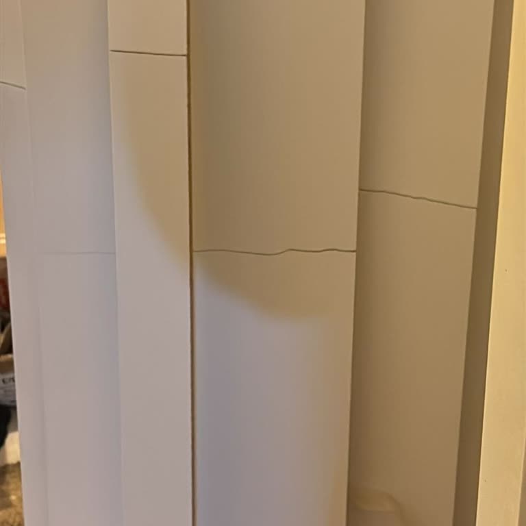 Hasarlı Dolap Parçası Bir Aydır Değiştirilmiyor, Çözüm Bekliyorum